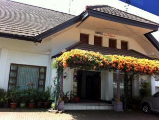 Catellya Guest House Cipaku Bandung Buitenkant foto